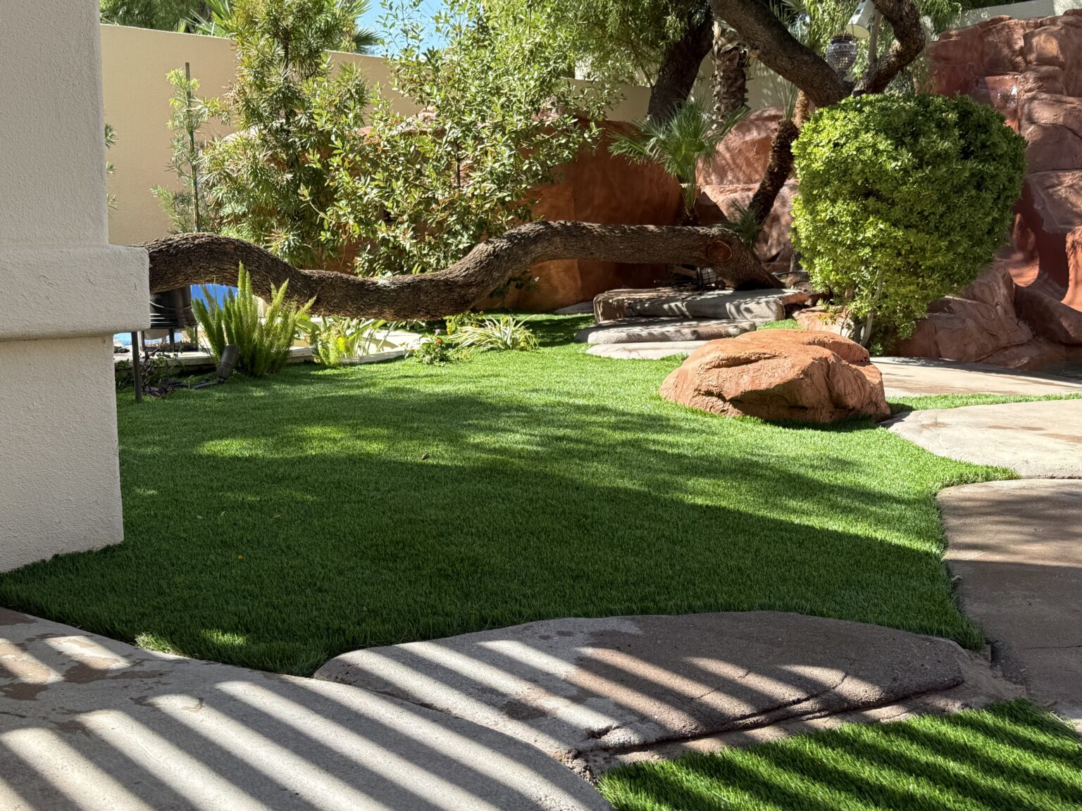 Monthly lawn maintenance service in the Las Vegas valley